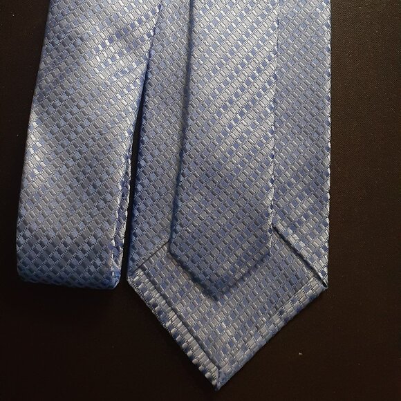 ck Calvin Klein 100% Silk Blue Tie - Striped - Dress in Style with Designer Tie - Picture 2 of 4
